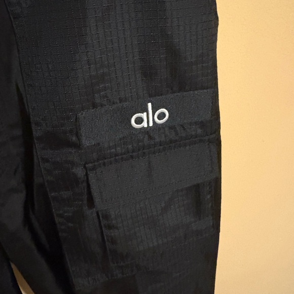 ALO Yoga Blaze Trousers - Picture 5 of 11
